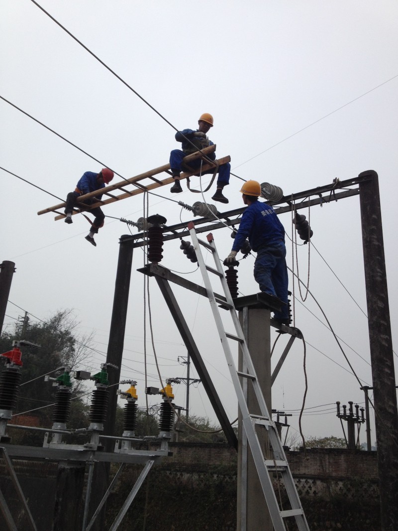 名称:高空接线
简介:高空接线
点击:4990