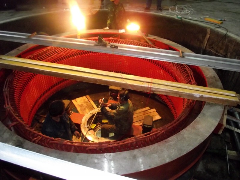 名称:倾听电流声
简介:倾听电流声
点击:5258