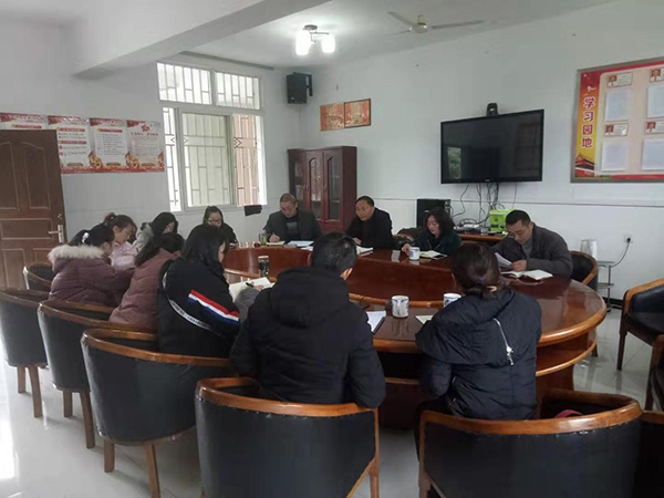 名称:太和管理站支部与杨田村支部共同学习“十九届四中全会”精神
简介:太和管理站支部与杨田村支部共同学习“十九届四中全会”精神
点击:6977