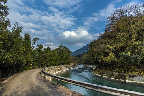 名称:引水主干渠
简介:引水主干渠
点击:6853